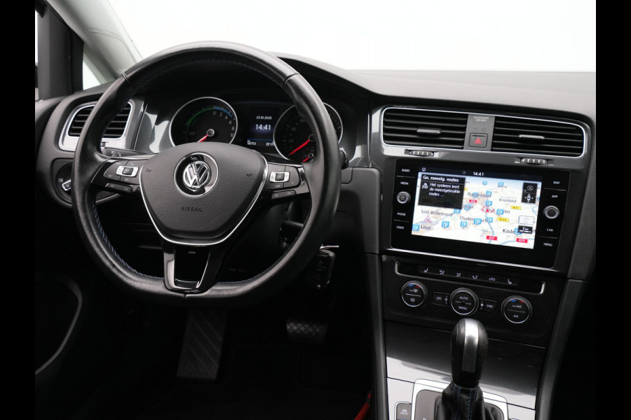 Volkswagen e-Golf E-DITION 136pk Navigatie Warmtepomp Stoelverwarming Acc Carplay 287 Volkswagen e-Golf E-DITION 136pk Navigatie Warmtepomp Stoelverwarming Acc Carplay 287