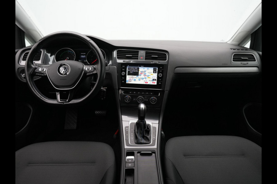Volkswagen e-Golf E-DITION 136pk Navigatie Warmtepomp Stoelverwarming Acc Carplay 287 Volkswagen e-Golf E-DITION 136pk Navigatie Warmtepomp Stoelverwarming Acc Carplay 287