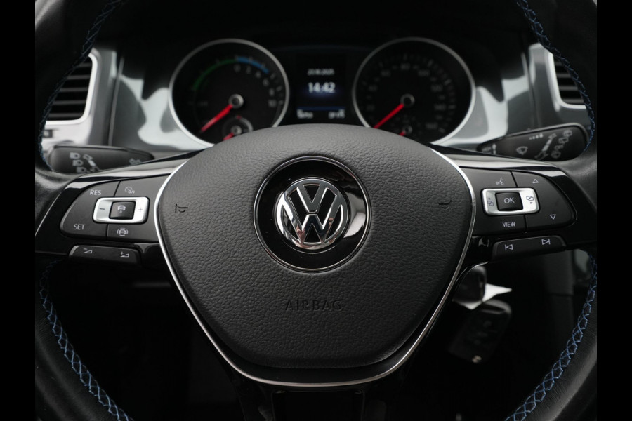 Volkswagen e-Golf E-DITION 136pk Navigatie Warmtepomp Stoelverwarming Acc Carplay 287 Volkswagen e-Golf E-DITION 136pk Navigatie Warmtepomp Stoelverwarming Acc Carplay 287