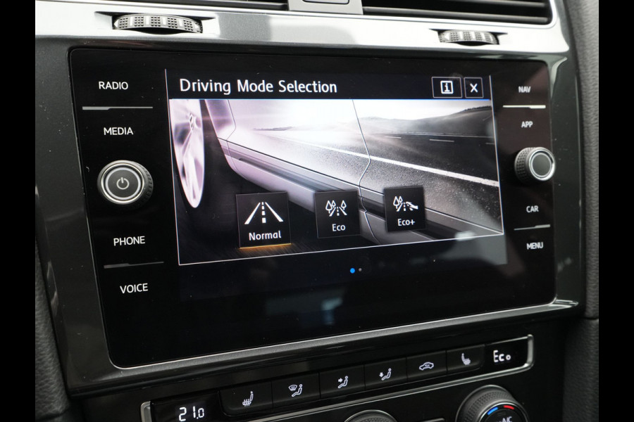 Volkswagen e-Golf E-DITION 136pk Navigatie Warmtepomp Stoelverwarming Acc Carplay 287 Volkswagen e-Golf E-DITION 136pk Navigatie Warmtepomp Stoelverwarming Acc Carplay 287