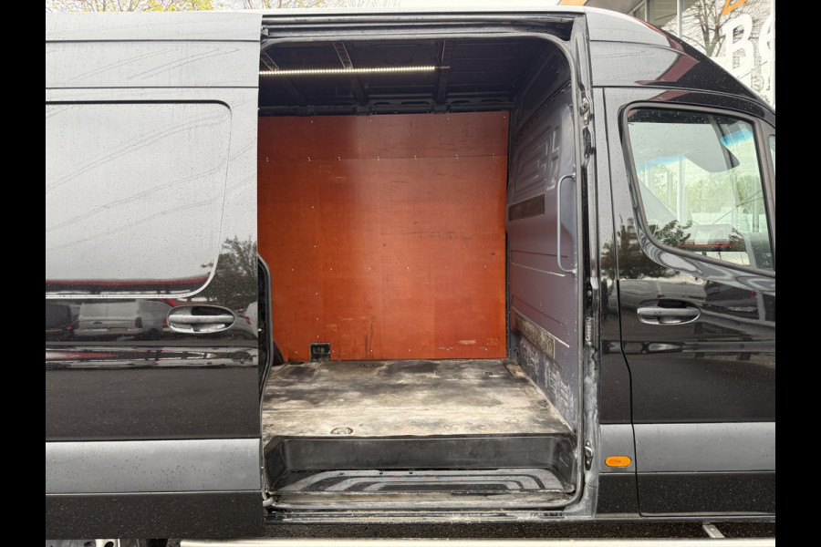 Mercedes-Benz Sprinter 316 2.2 CDI L2H2 | NL-auto | 3.5T trekhaak | Navi | Carplay | Camera | Cruisec. Mercedes-Benz Sprinter 316 2.2 CDI L2H2 | NL-auto | 3.5T trekhaak | Navi | Carplay | Camera | Cruisec.