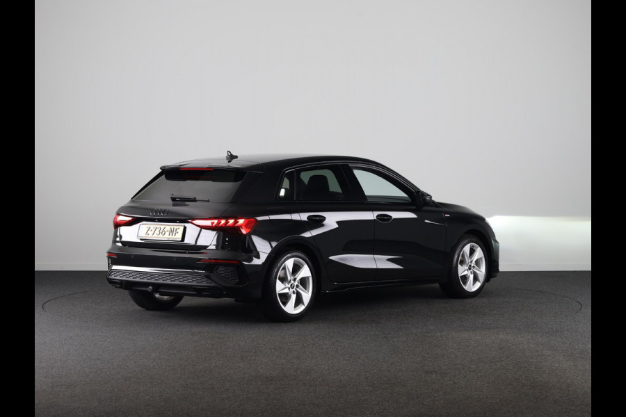 Audi A3 Sportback 35 TFSI S edition | Verlengde Garantie | Optiek zwart pakket | Parkeersensoren achterzijde | Afneembare trekhaak | Audi A3 Sportback 35 TFSI S edition | Verlengde Garantie | Optiek zwart pakket | Parkeersensoren achterzijde | Afneembare trekhaak |