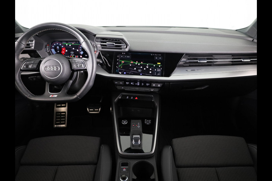 Audi A3 Sportback 35 TFSI S edition | Verlengde Garantie | Optiek zwart pakket | Parkeersensoren achterzijde | Afneembare trekhaak | Audi A3 Sportback 35 TFSI S edition | Verlengde Garantie | Optiek zwart pakket | Parkeersensoren achterzijde | Afneembare trekhaak |