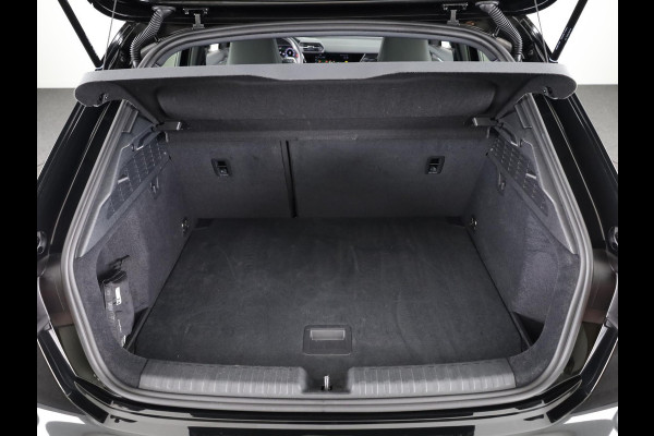 Audi A3 Sportback 35 TFSI S edition | Verlengde Garantie | Optiek zwart pakket | Parkeersensoren achterzijde | Afneembare trekhaak | Audi A3 Sportback 35 TFSI S edition | Verlengde Garantie | Optiek zwart pakket | Parkeersensoren achterzijde | Afneembare trekhaak |