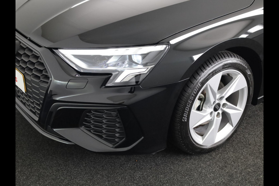 Audi A3 Sportback 35 TFSI S edition | Verlengde Garantie | Optiek zwart pakket | Parkeersensoren achterzijde | Afneembare trekhaak | Audi A3 Sportback 35 TFSI S edition | Verlengde Garantie | Optiek zwart pakket | Parkeersensoren achterzijde | Afneembare trekhaak |
