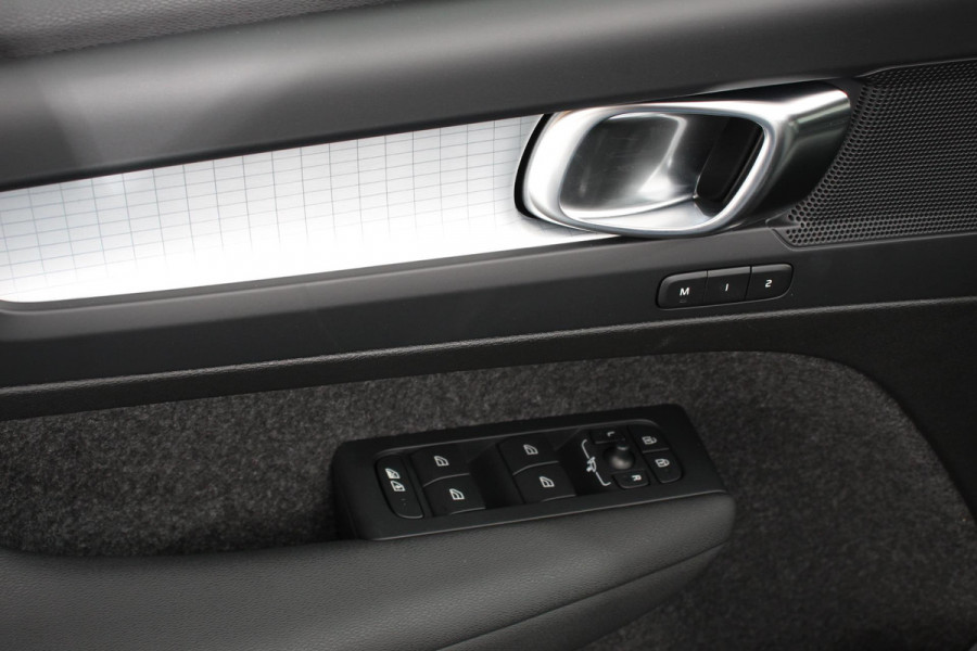 Volvo XC40 1.5 T5 Plug-in hybrid Plus Dark Navigatie Climate Control Adaptive Cruise Control  18"LMV Parkeer sensoren Dab Led Volvo XC40 1.5 T5 Plug-in hybrid Plus Dark Navigatie Climate Control Adaptive Cruise Control  18"LMV Parkeer sensoren Dab Led