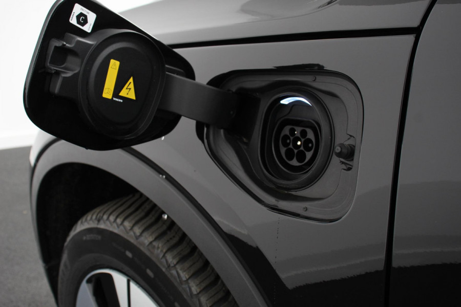 Volvo XC40 1.5 T5 Plug-in hybrid Plus Dark Navigatie Climate Control Adaptive Cruise Control  18"LMV Parkeer sensoren Dab Led Volvo XC40 1.5 T5 Plug-in hybrid Plus Dark Navigatie Climate Control Adaptive Cruise Control  18"LMV Parkeer sensoren Dab Led