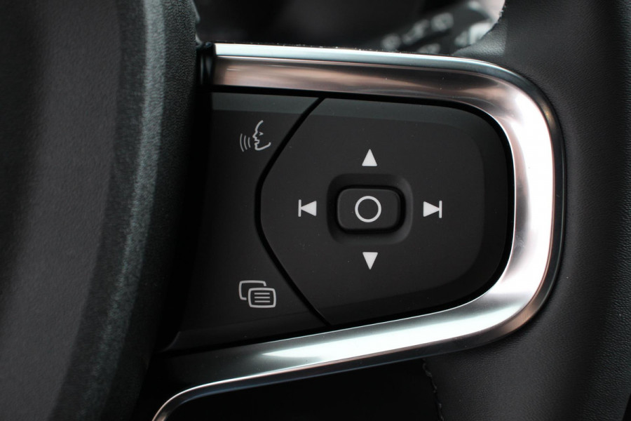 Volvo XC40 1.5 T5 Plug-in hybrid Plus Dark Navigatie Climate Control Adaptive Cruise Control  18"LMV Parkeer sensoren Dab Led Volvo XC40 1.5 T5 Plug-in hybrid Plus Dark Navigatie Climate Control Adaptive Cruise Control  18"LMV Parkeer sensoren Dab Led
