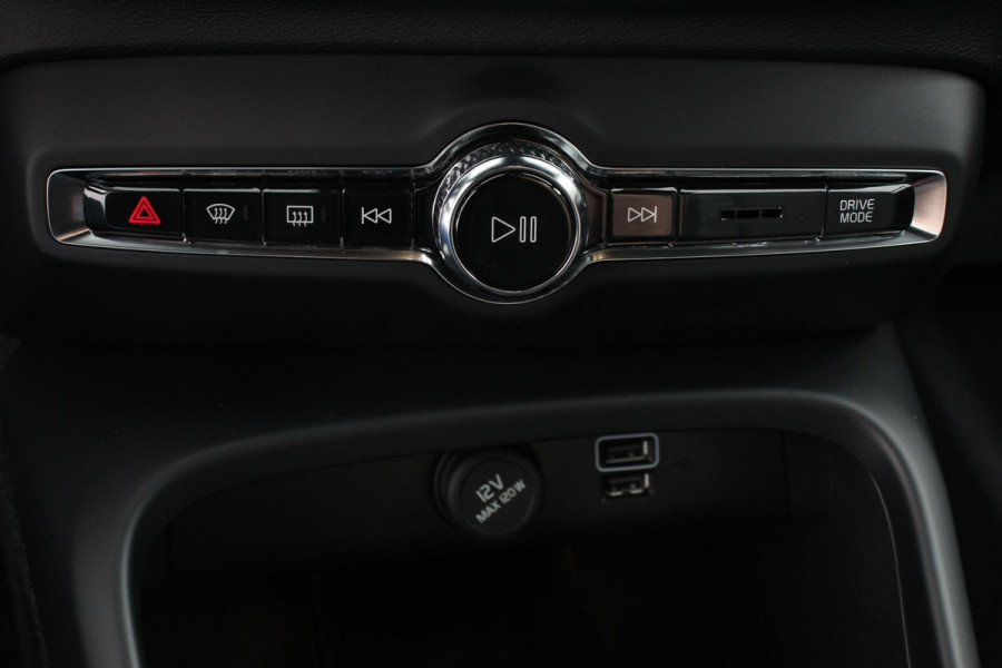 Volvo XC40 1.5 T5 Plug-in hybrid Plus Dark Navigatie Climate Control Adaptive Cruise Control  18"LMV Parkeer sensoren Dab Led Volvo XC40 1.5 T5 Plug-in hybrid Plus Dark Navigatie Climate Control Adaptive Cruise Control  18"LMV Parkeer sensoren Dab Led