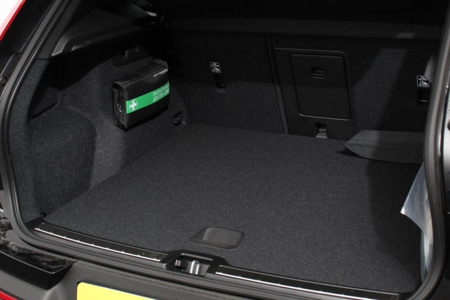 Volvo XC40 1.5 T5 Plug-in hybrid Plus Dark Navigatie Climate Control Adaptive Cruise Control  18"LMV Parkeer sensoren Dab Led Volvo XC40 1.5 T5 Plug-in hybrid Plus Dark Navigatie Climate Control Adaptive Cruise Control  18"LMV Parkeer sensoren Dab Led