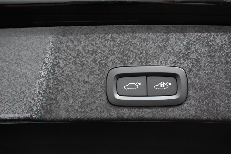 Volvo XC40 1.5 T5 Plug-in hybrid Plus Dark Navigatie Climate Control Adaptive Cruise Control  18"LMV Parkeer sensoren Dab Led Volvo XC40 1.5 T5 Plug-in hybrid Plus Dark Navigatie Climate Control Adaptive Cruise Control  18"LMV Parkeer sensoren Dab Led