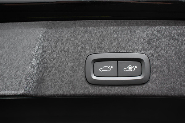 Volvo XC40 1.5 T5 Plug-in hybrid Plus Dark Navigatie Climate Control Adaptive Cruise Control  18"LMV Parkeer sensoren Dab Led Volvo XC40 1.5 T5 Plug-in hybrid Plus Dark Navigatie Climate Control Adaptive Cruise Control  18"LMV Parkeer sensoren Dab Led