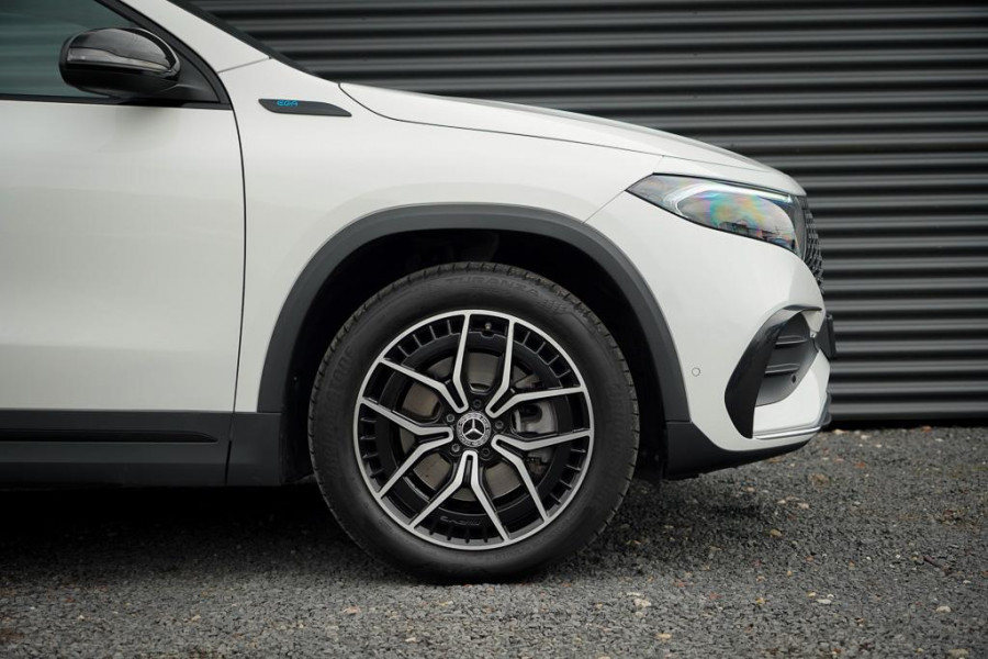 Mercedes-Benz EQA 250+ AMG Line 71 kWh / Pano / Adaptive Cruise / Stoelverwarming