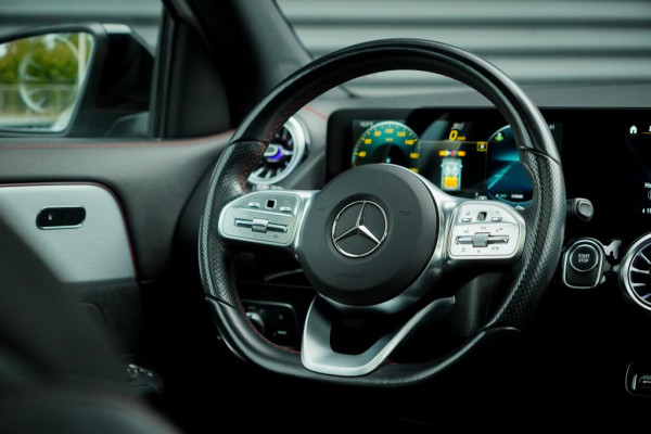 Mercedes-Benz EQA 250+ AMG Line 71 kWh / Pano / Adaptive Cruise / Stoelverwarming