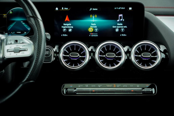 Mercedes-Benz EQA 250+ AMG Line 71 kWh / Pano / Adaptive Cruise / Stoelverwarming