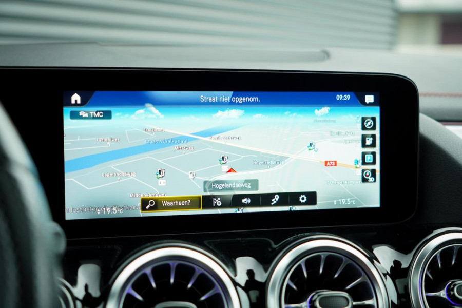 Mercedes-Benz EQA 250+ AMG Line 71 kWh / Pano / Adaptive Cruise / Stoelverwarming