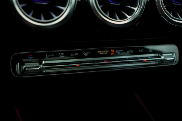 Mercedes-Benz EQA 250+ AMG Line 71 kWh / Pano / Adaptive Cruise / Stoelverwarming