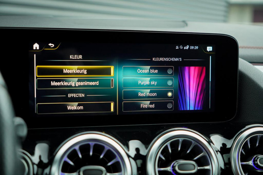 Mercedes-Benz EQA 250+ AMG Line 71 kWh / Pano / Adaptive Cruise / Stoelverwarming