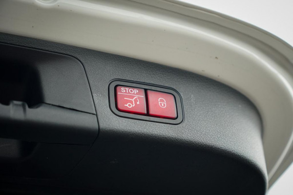 Mercedes-Benz EQA 250+ AMG Line 71 kWh / Pano / Adaptive Cruise / Stoelverwarming