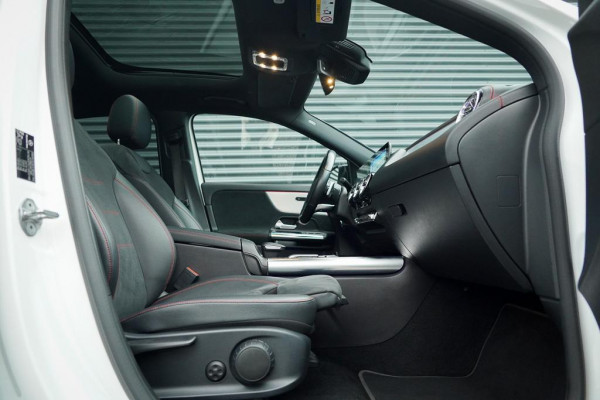 Mercedes-Benz EQA 250+ AMG Line 71 kWh / Pano / Adaptive Cruise / Stoelverwarming