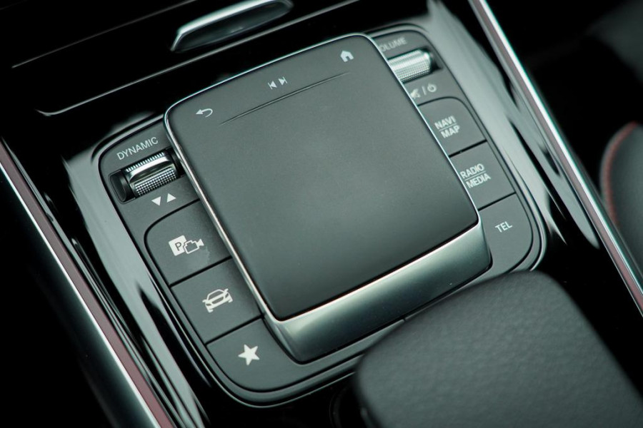 Mercedes-Benz EQA 250+ AMG Line 71 kWh / Pano / Adaptive Cruise / Stoelverwarming