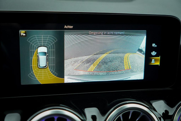 Mercedes-Benz EQA 250+ AMG Line 71 kWh / Pano / Adaptive Cruise / Stoelverwarming