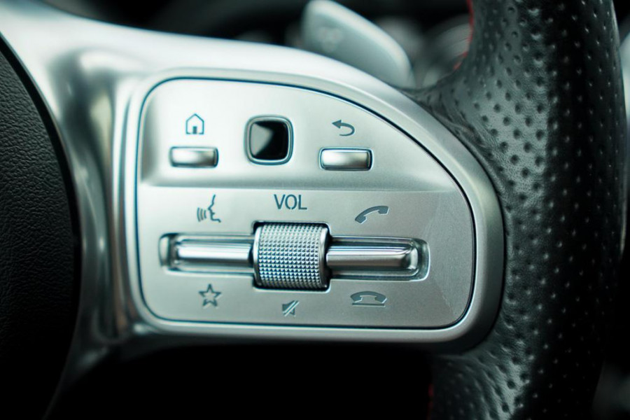 Mercedes-Benz EQA 250+ AMG Line 71 kWh / Pano / Adaptive Cruise / Stoelverwarming