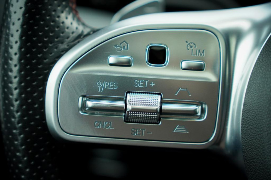 Mercedes-Benz EQA 250+ AMG Line 71 kWh / Pano / Adaptive Cruise / Stoelverwarming