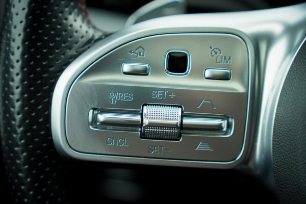 Mercedes-Benz EQA 250+ AMG Line 71 kWh / Pano / Adaptive Cruise / Stoelverwarming