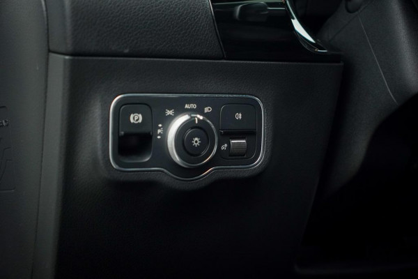 Mercedes-Benz EQA 250+ AMG Line 71 kWh / Pano / Adaptive Cruise / Stoelverwarming