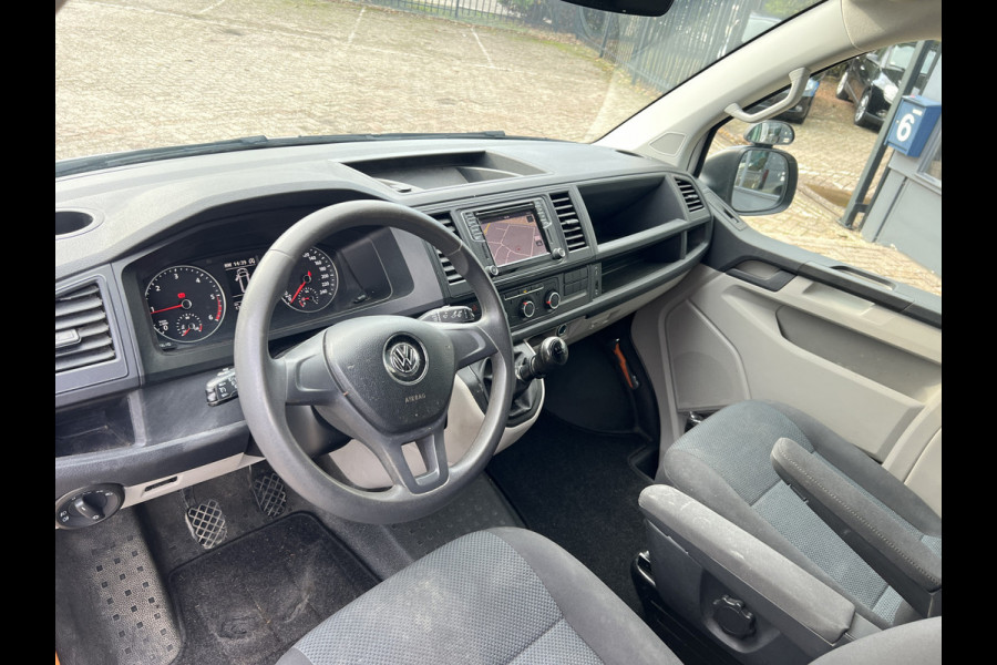 Volkswagen Transporter 2.0 TDI L2H1 Imperiaal/Navi/Trekhaak Volkswagen Transporter 2.0 TDI L2H1 Imperiaal/Navi/Trekhaak