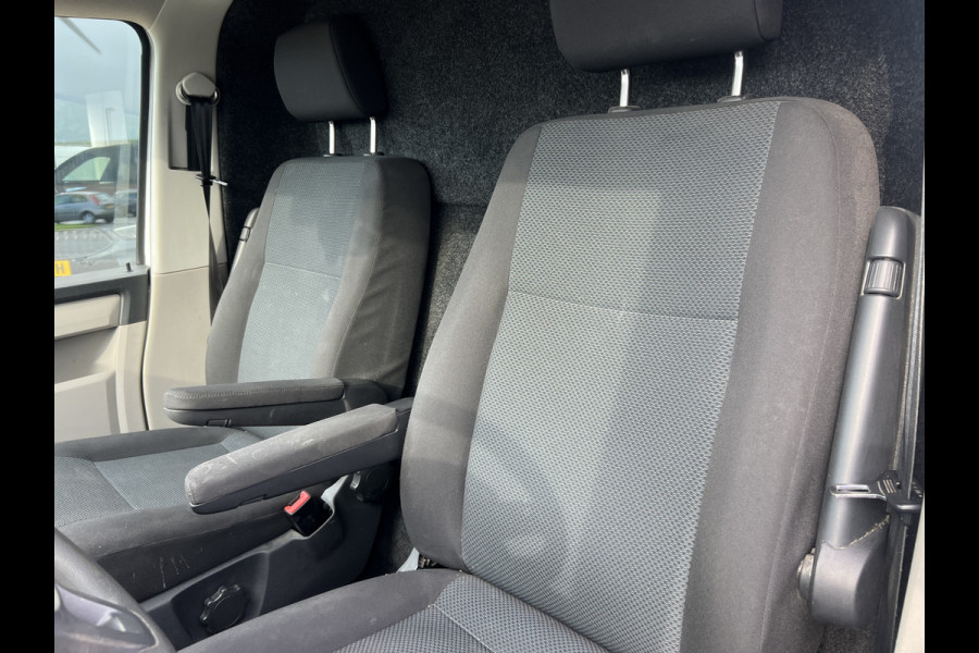 Volkswagen Transporter 2.0 TDI L2H1 Imperiaal/Navi/Trekhaak Volkswagen Transporter 2.0 TDI L2H1 Imperiaal/Navi/Trekhaak