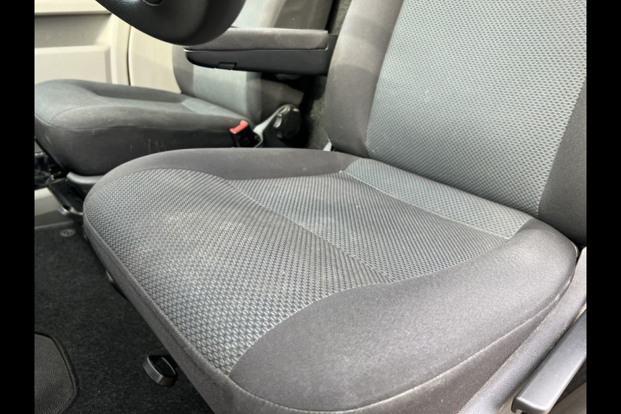 Volkswagen Transporter 2.0 TDI L2H1 Imperiaal/Navi/Trekhaak Volkswagen Transporter 2.0 TDI L2H1 Imperiaal/Navi/Trekhaak