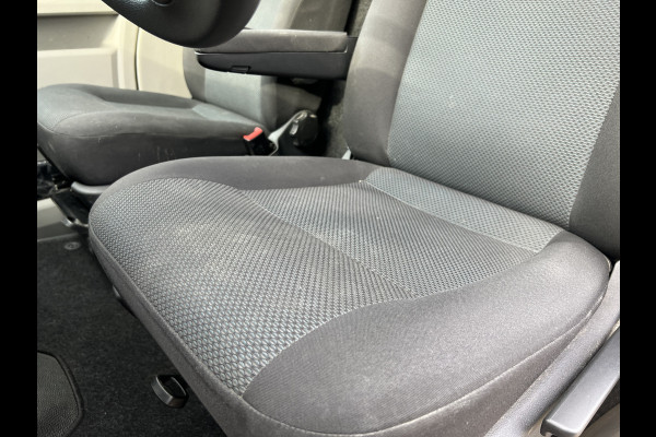 Volkswagen Transporter 2.0 TDI L2H1 Imperiaal/Navi/Trekhaak Volkswagen Transporter 2.0 TDI L2H1 Imperiaal/Navi/Trekhaak