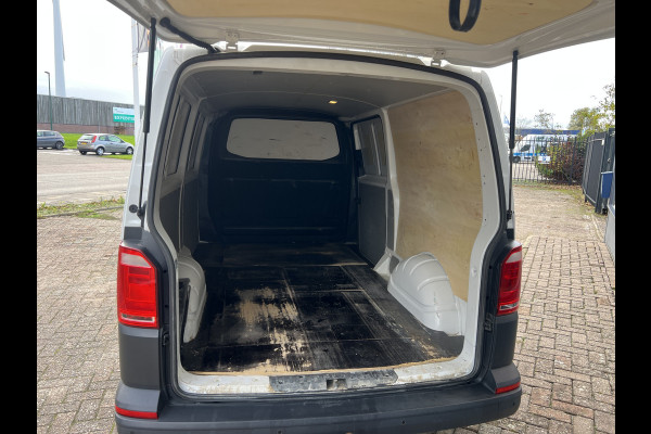 Volkswagen Transporter 2.0 TDI L2H1 Imperiaal/Navi/Trekhaak Volkswagen Transporter 2.0 TDI L2H1 Imperiaal/Navi/Trekhaak