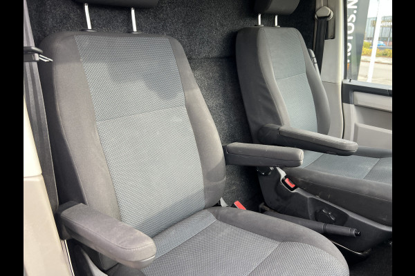 Volkswagen Transporter 2.0 TDI L2H1 Imperiaal/Navi/Trekhaak Volkswagen Transporter 2.0 TDI L2H1 Imperiaal/Navi/Trekhaak