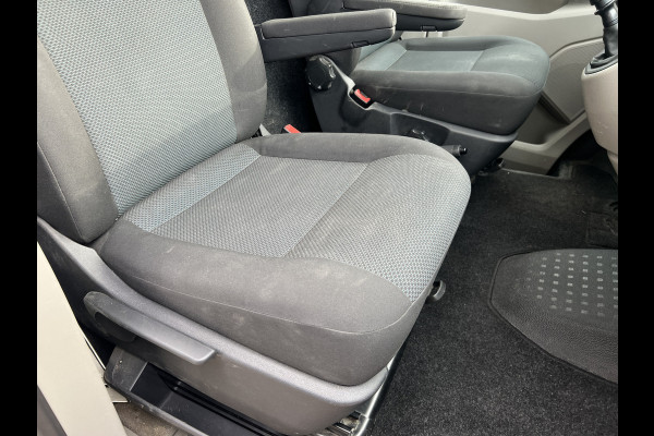 Volkswagen Transporter 2.0 TDI L2H1 Imperiaal/Navi/Trekhaak Volkswagen Transporter 2.0 TDI L2H1 Imperiaal/Navi/Trekhaak