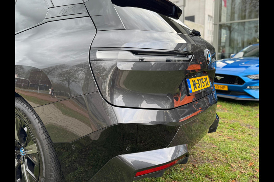 BMW iX xDrive40 Executive 77 kWh NL-Auto BMW iX xDrive40 Executive 77 kWh NL-Auto
