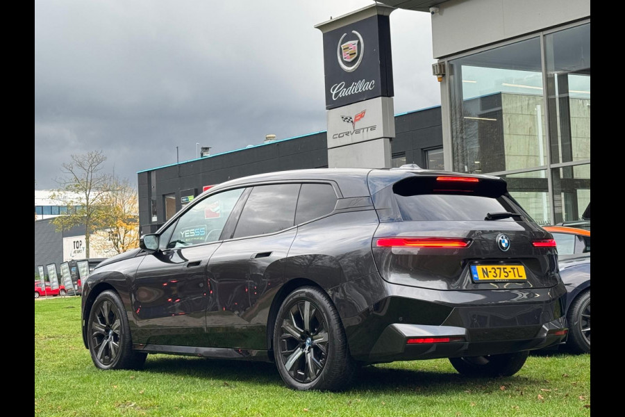 BMW iX xDrive40 Executive 77 kWh NL-Auto BMW iX xDrive40 Executive 77 kWh NL-Auto