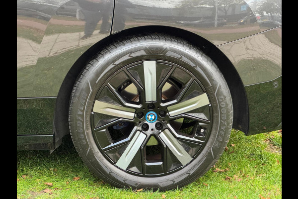 BMW iX xDrive40 Executive 77 kWh NL-Auto BMW iX xDrive40 Executive 77 kWh NL-Auto