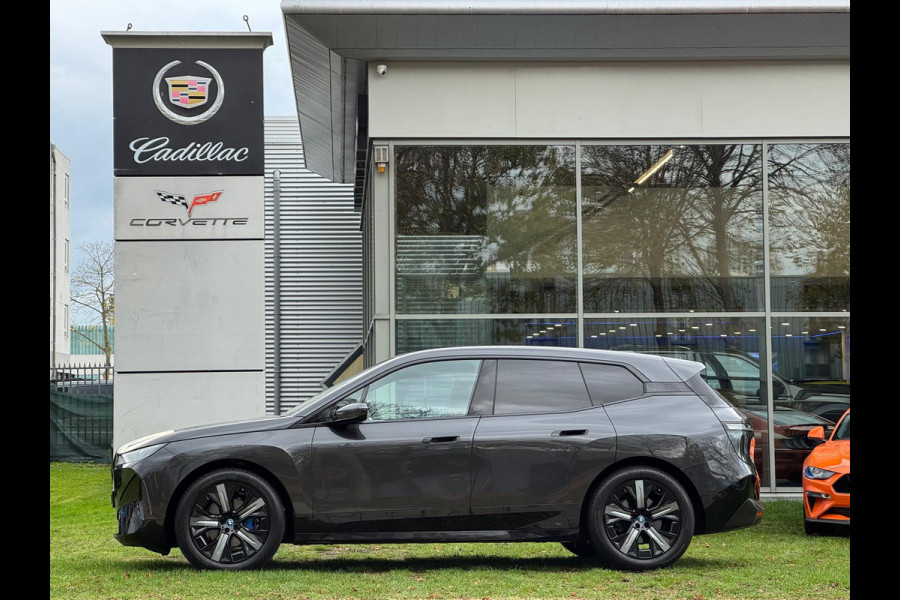 BMW iX xDrive40 Executive 77 kWh NL-Auto BMW iX xDrive40 Executive 77 kWh NL-Auto