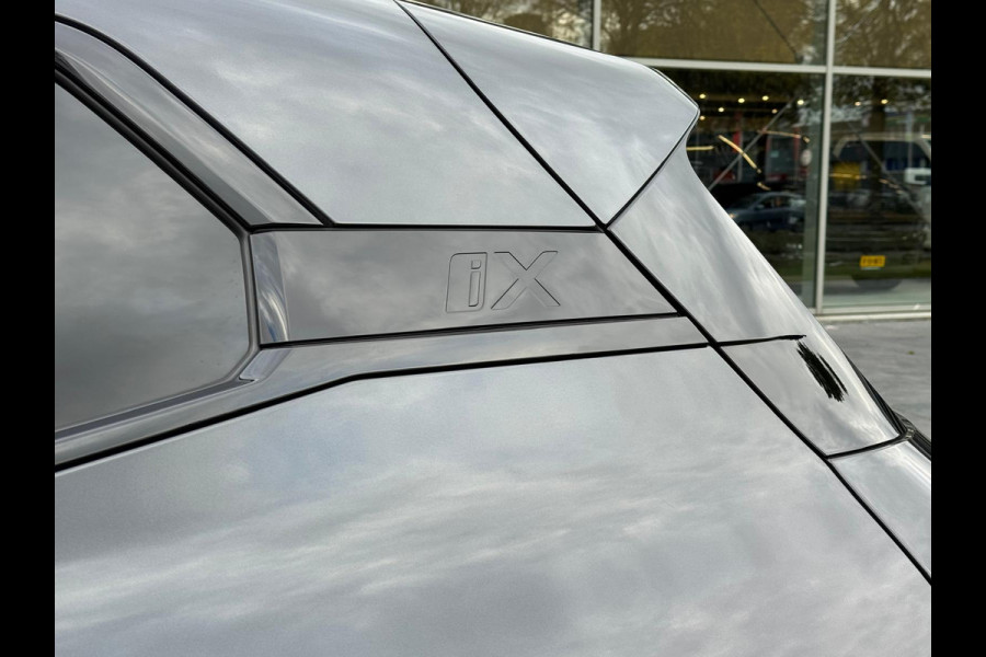 BMW iX xDrive40 Executive 77 kWh NL-Auto BMW iX xDrive40 Executive 77 kWh NL-Auto