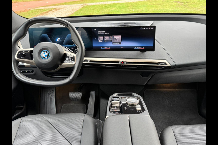 BMW iX xDrive40 Executive 77 kWh NL-Auto BMW iX xDrive40 Executive 77 kWh NL-Auto