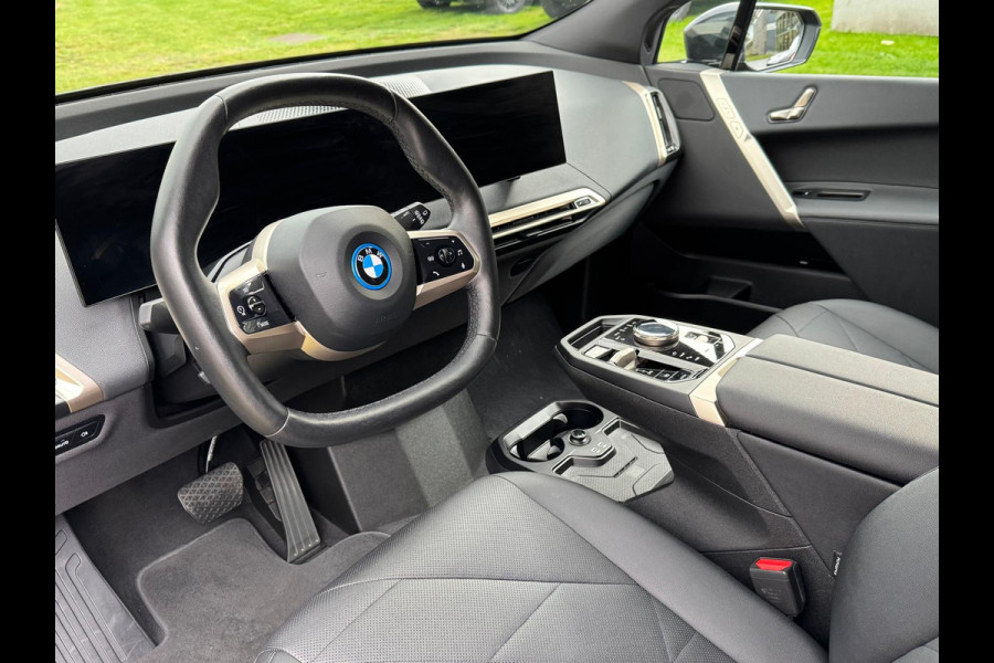 BMW iX xDrive40 Executive 77 kWh NL-Auto BMW iX xDrive40 Executive 77 kWh NL-Auto