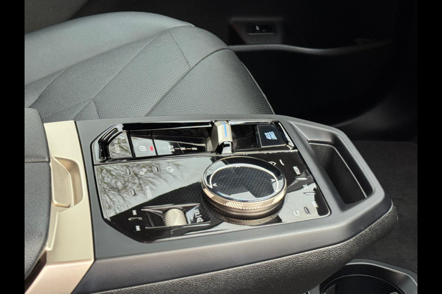 BMW iX xDrive40 Executive 77 kWh NL-Auto BMW iX xDrive40 Executive 77 kWh NL-Auto