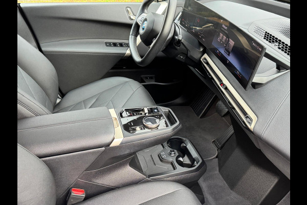 BMW iX xDrive40 Executive 77 kWh NL-Auto BMW iX xDrive40 Executive 77 kWh NL-Auto