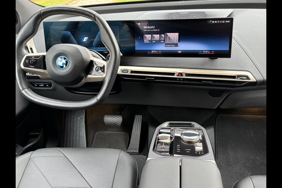 BMW iX xDrive40 Executive 77 kWh NL-Auto BMW iX xDrive40 Executive 77 kWh NL-Auto