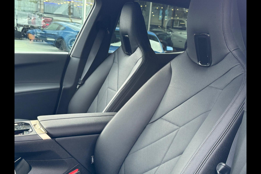 BMW iX xDrive40 Executive 77 kWh NL-Auto BMW iX xDrive40 Executive 77 kWh NL-Auto