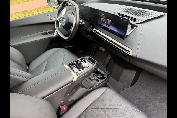 BMW iX xDrive40 Executive 77 kWh NL-Auto BMW iX xDrive40 Executive 77 kWh NL-Auto