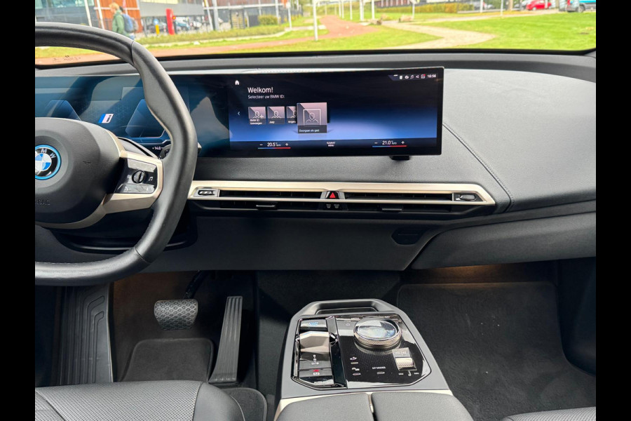 BMW iX xDrive40 Executive 77 kWh NL-Auto BMW iX xDrive40 Executive 77 kWh NL-Auto
